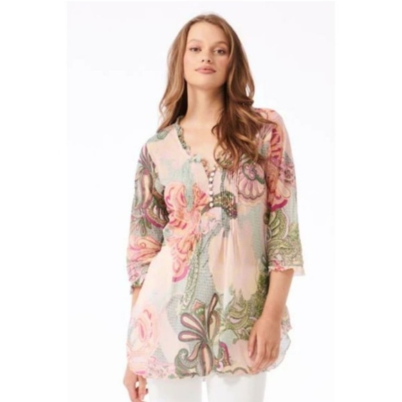 Tops - NWT One Season Australia Poppy Top